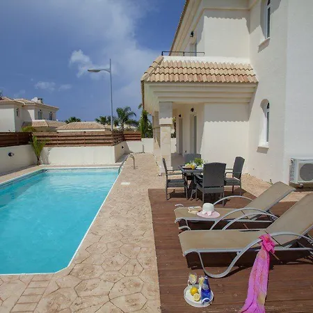 Renting This 5 Star Close To Malama Beach Protaras 58 فيلة *